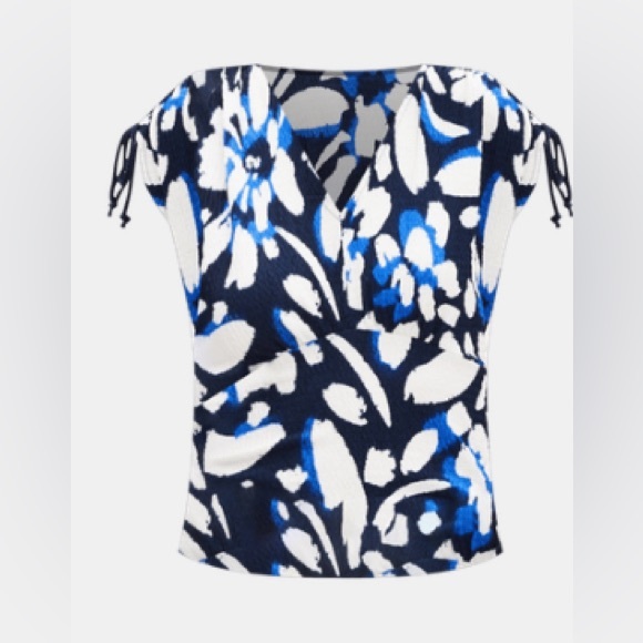 2/$25💕LOFT Floral Blue and White Women's Top - Picture 2 of 9